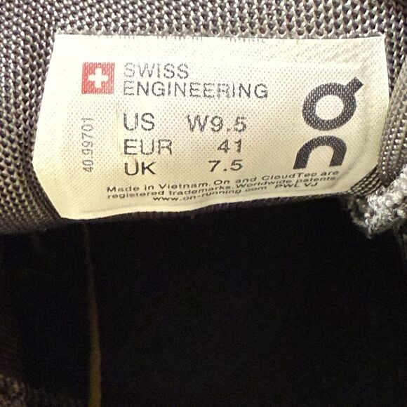 Women’s sz 9.5-On Cloud X 3 Triple Black Running Sneaker-Has Replacement Insoles - Picture 8 of 9